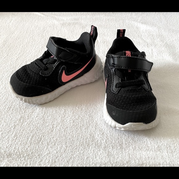 Nike Revolution 5 Baby/Toddler sneakers - Picture 1 of 5